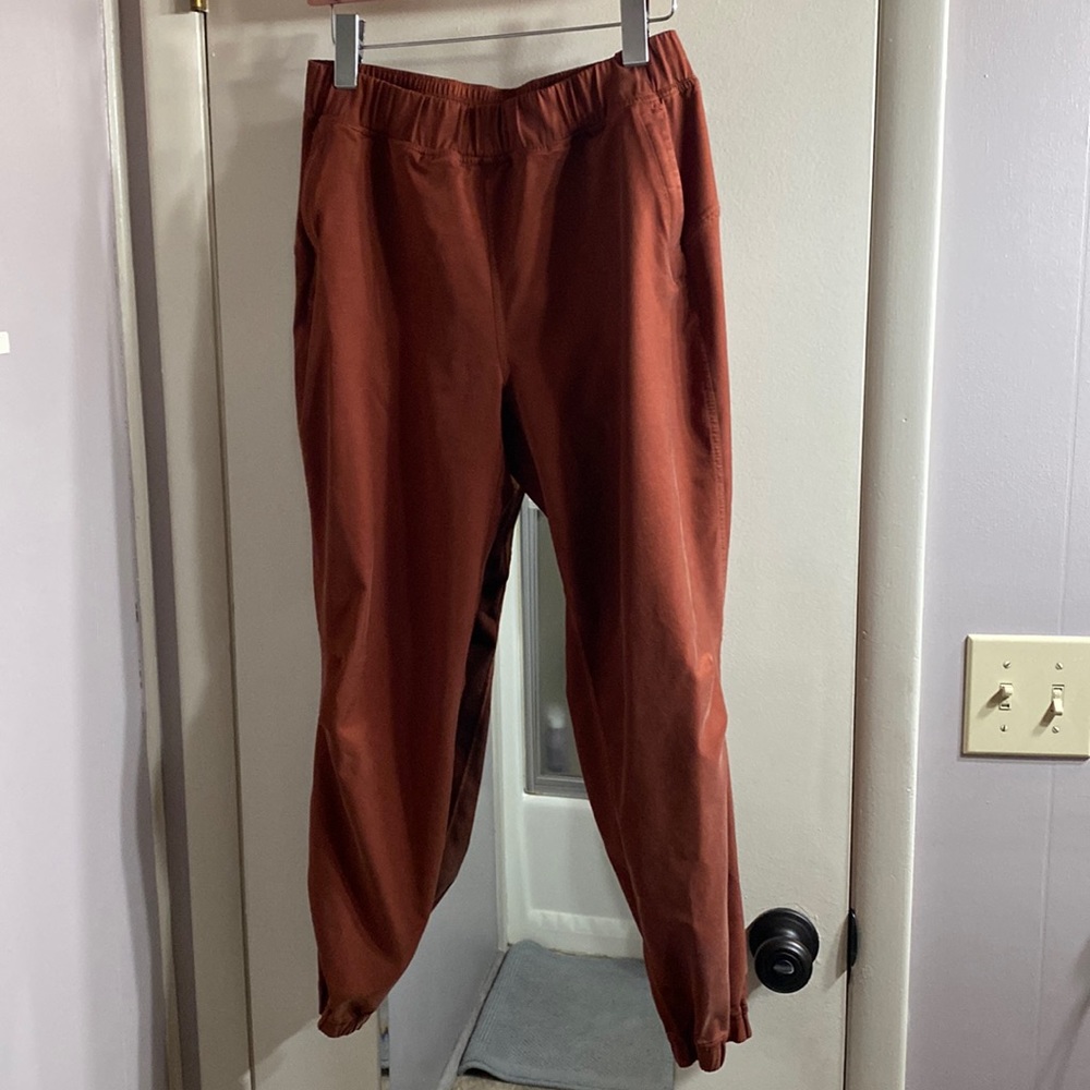 Lululemon joggers. Womens size 8.